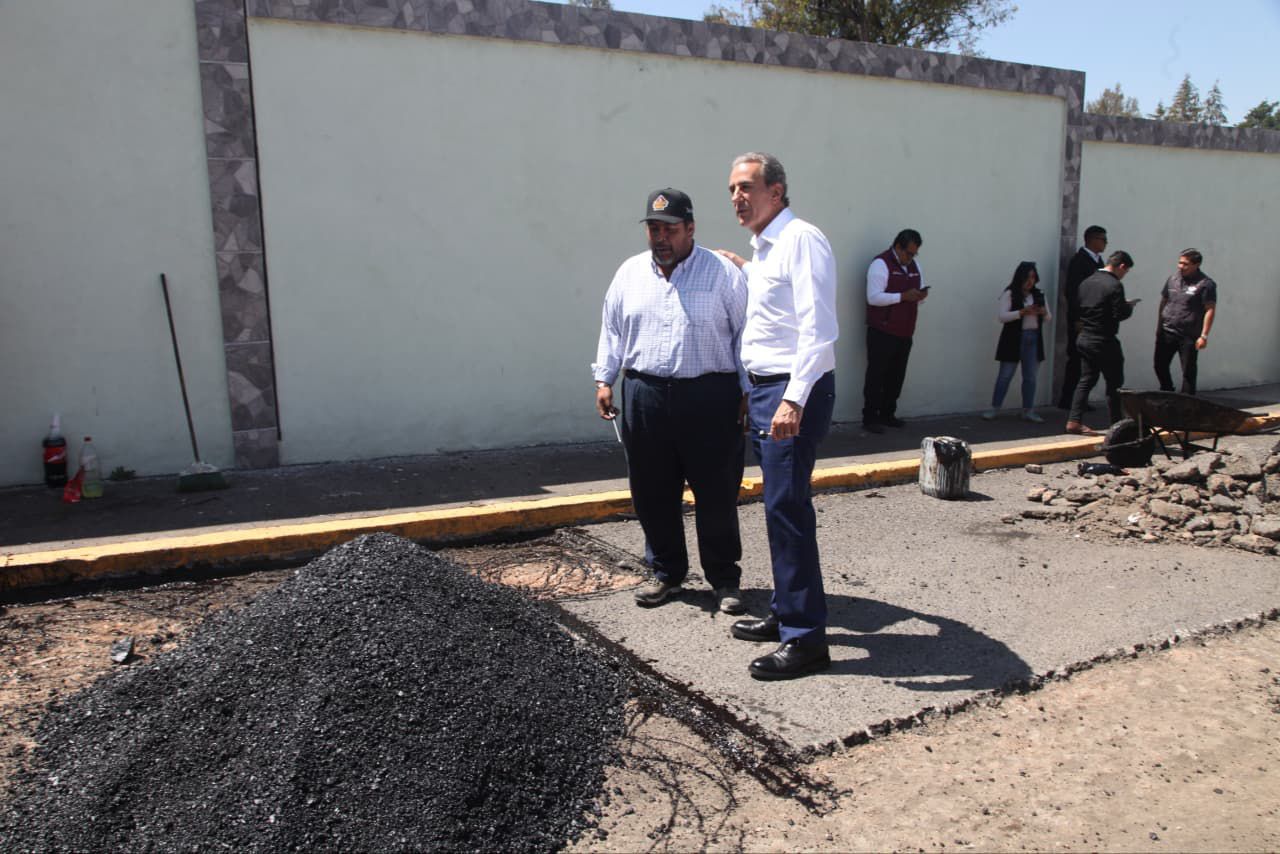 Continúa Pepe Chedraui supervisando trabajos de bacheo en colonia Ignacio Zaragoza