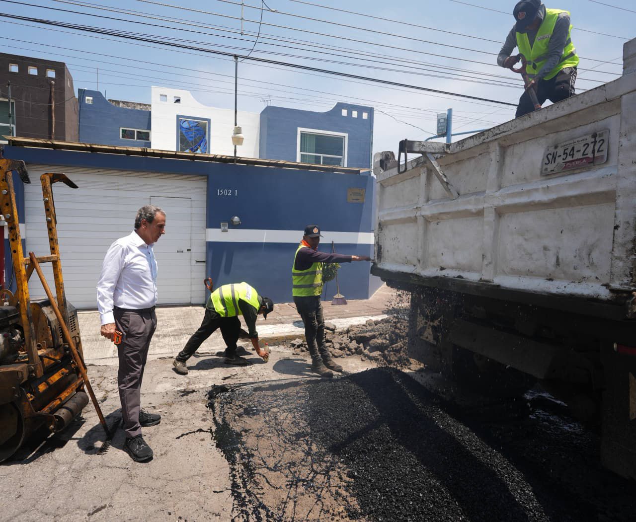 Supervisa Pepe Chedraui campaña de bacheo en San José Mayorazgo