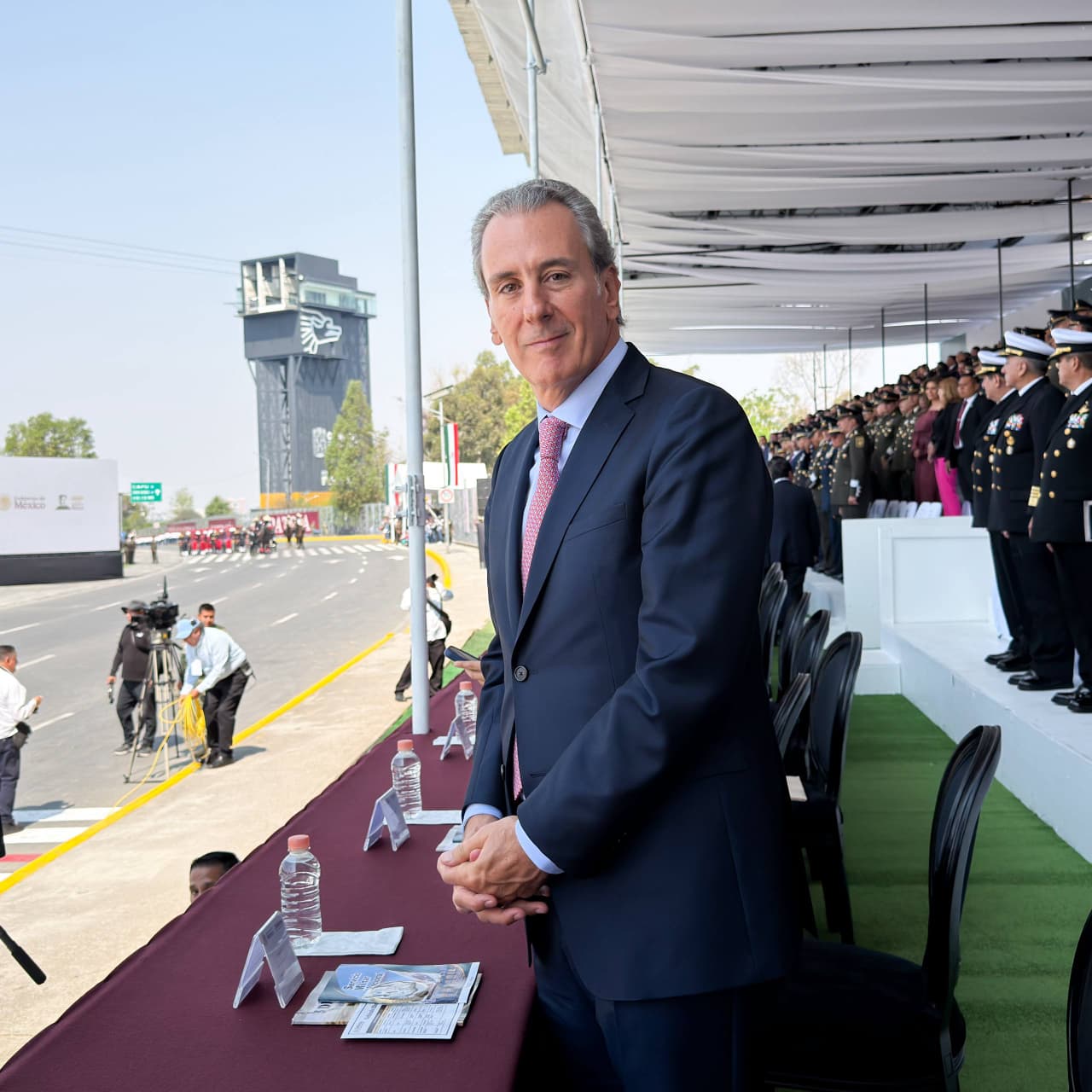Asiste Pepe Chedraui al desfile cívico-militar por el 164 aniversario de la Batalla de Puebla