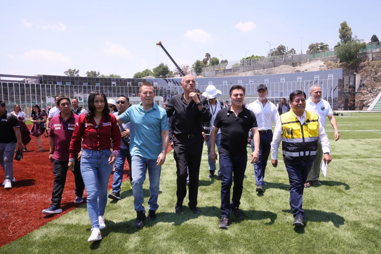 Campeones del boxeo mundial inspiran a estudiantes en la UDEP