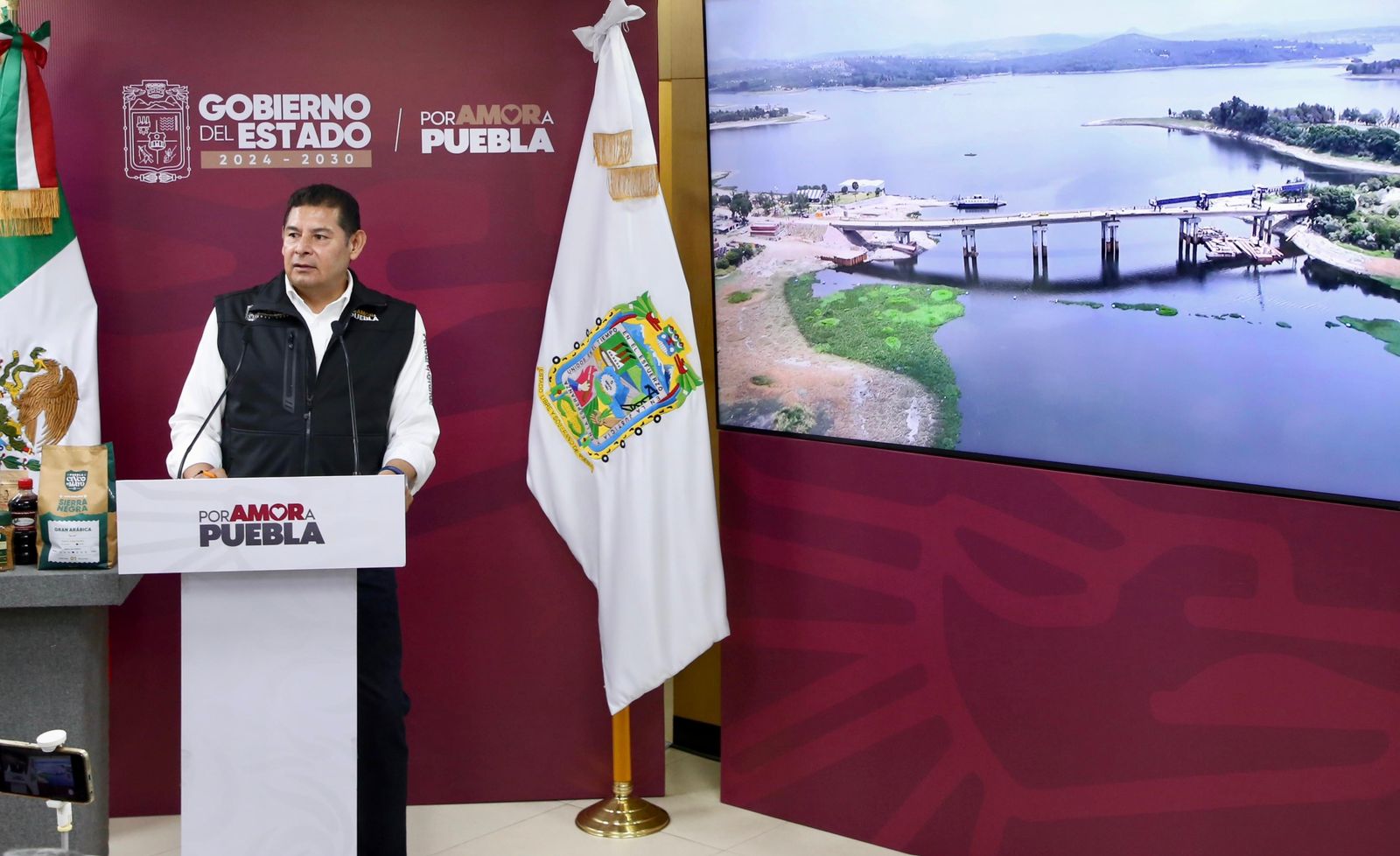 Puente de la transformación, obra de justicia social y humanismo: Armenta Mier