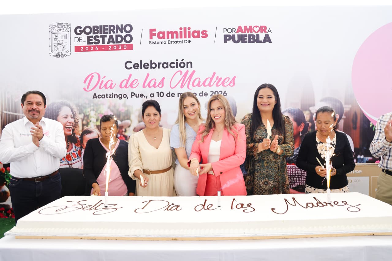 Con amor y cariño SEDIF consiente a 2 mil madres en Acatzingo