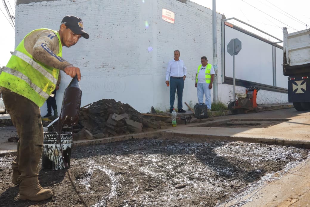 Supervisa Pepe Chedraui avance de trabajos de bacheo en la capital poblana