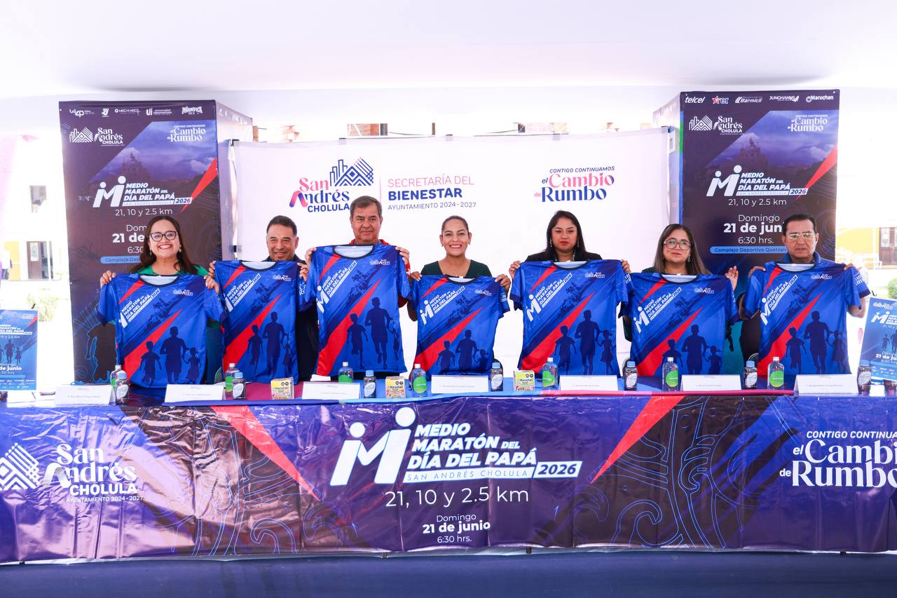 Presenta Lupita Cuautle playera y medalla de la 12ª edición del Medio Maratón del Día del Papá 2026