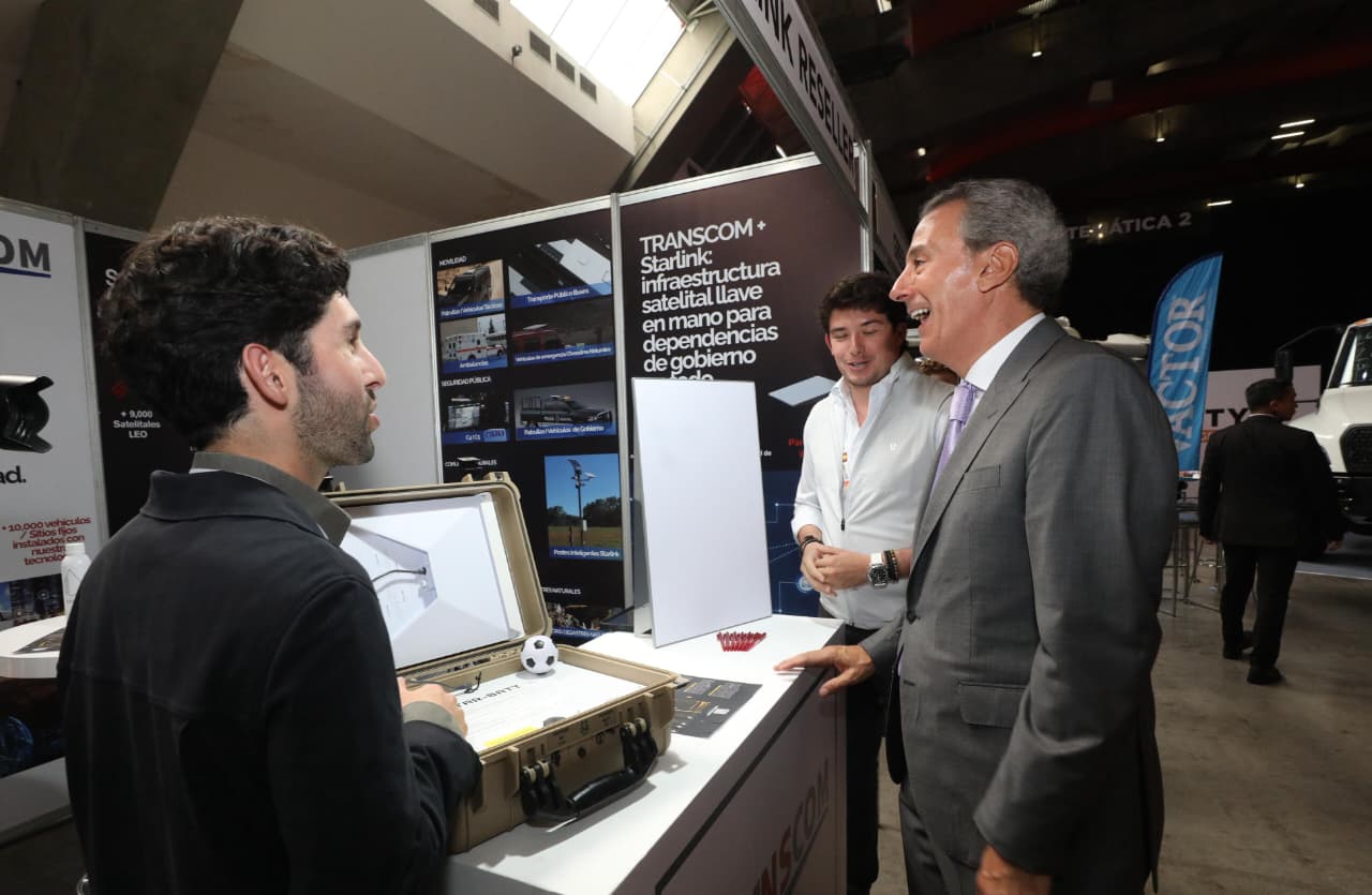Pepe Chedraui recorre stands en el Smart City Expo LATAM Congress