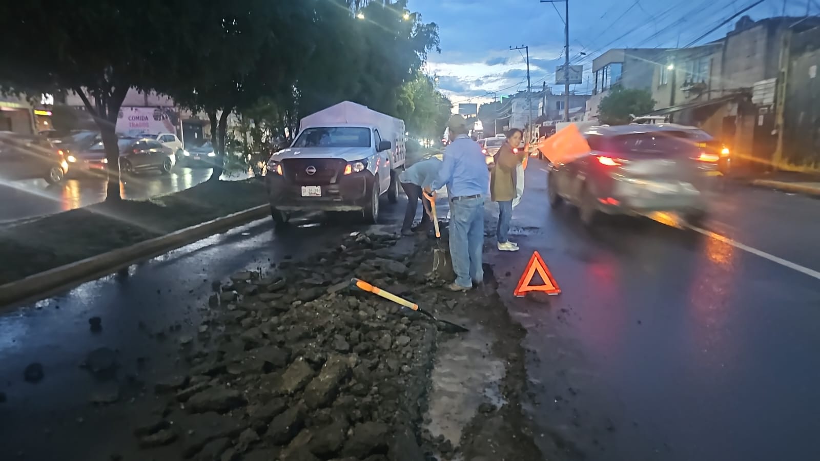 Secretaría de Infraestructura atiende afectación por colapso de drenaje en avenida Lafragua