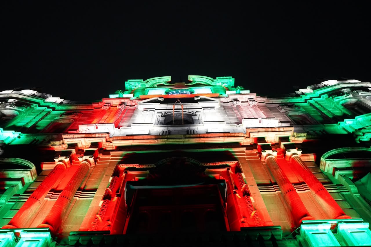Inaugura Pepe Chedraui nuevo sistema de iluminación arquitectónica del Palacio Municipal