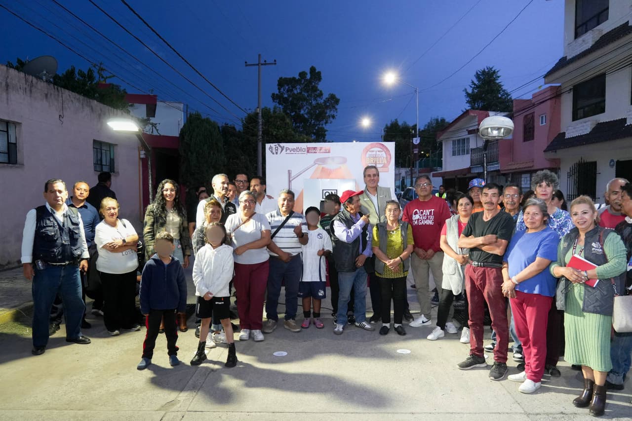 Lleva Pepe Chedraui alumbrado LED a la colonia 10 de Mayo con Puebla Brilla