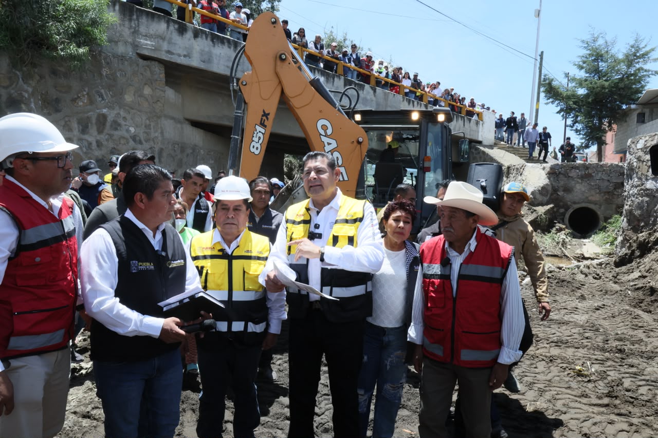 Por tierra y por aire, Gobernador Armenta Mier recorre zona afectada en Ciudad Serdán