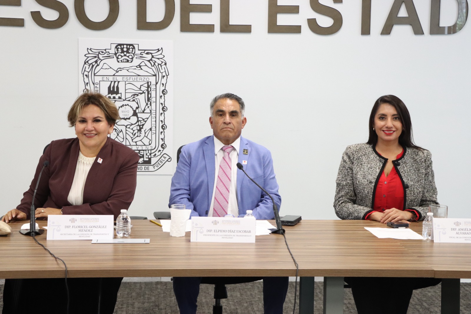 Comisión del Congreso aprueba exhorto para que concesionarios de transporte público porten su documentación en medios digitales