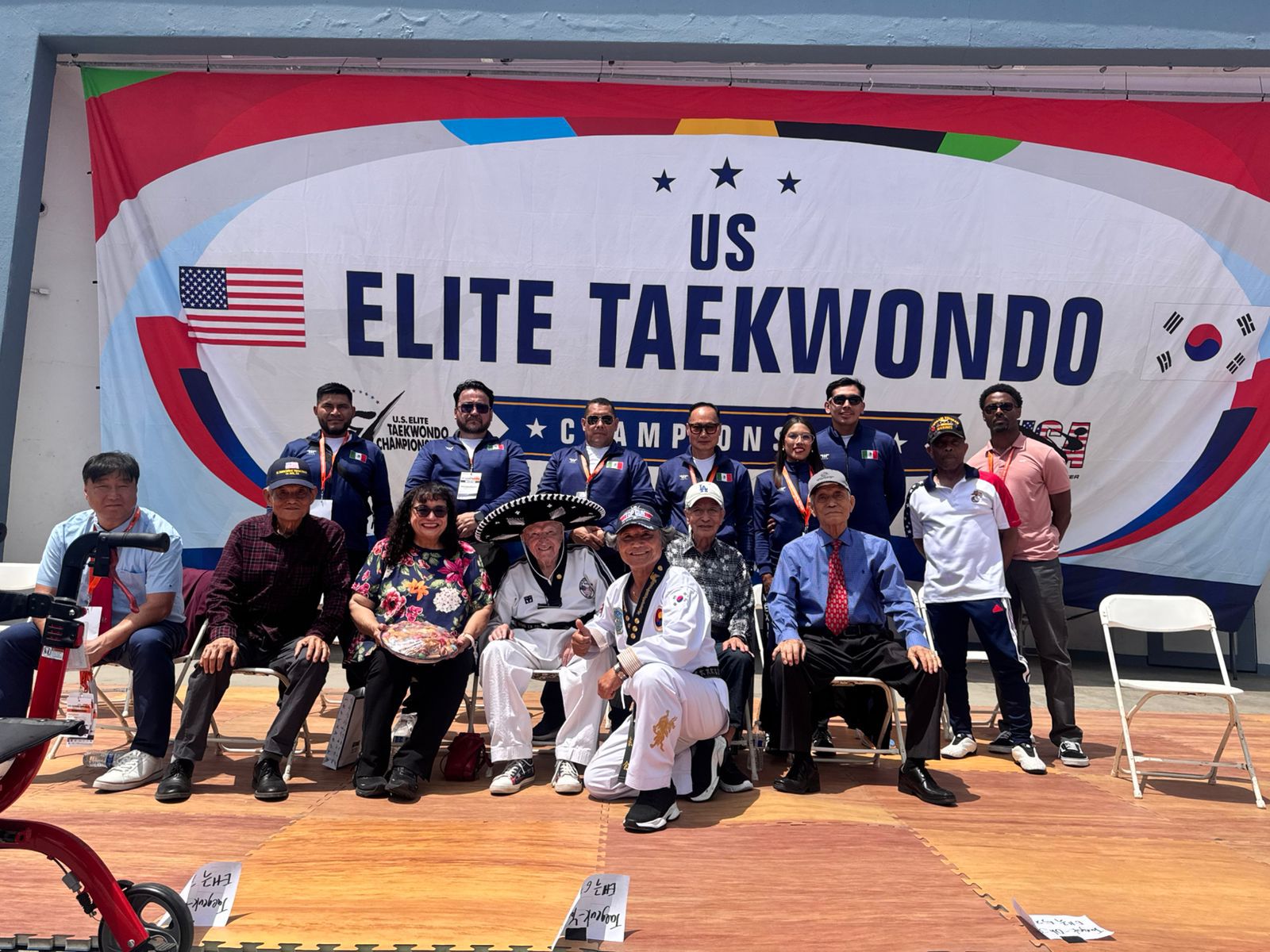 Taekwondoines poblanes destacan en torneo internacional en California
