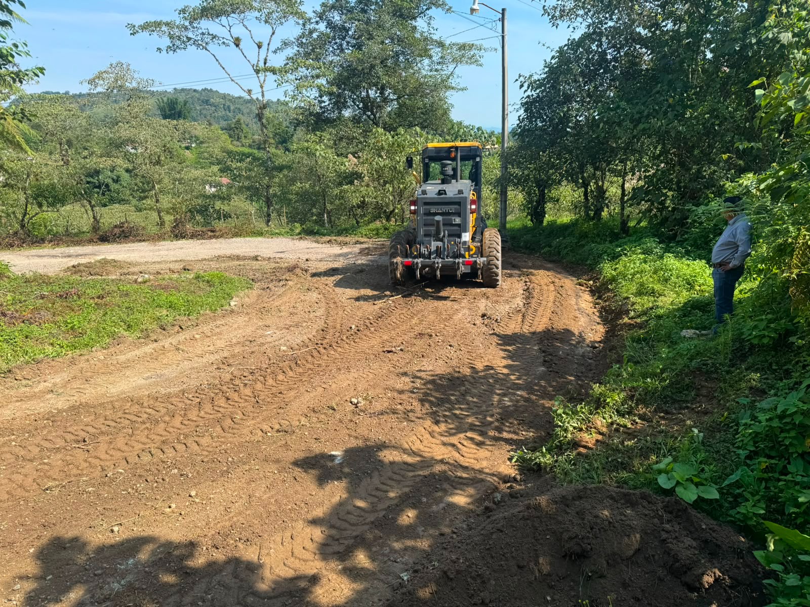 Mejora Gobierno del Estado camino rural de Santa Lucía – La Unión en Nauzontla