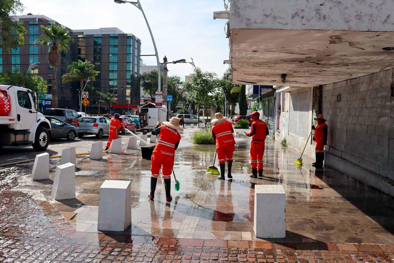 Personal de LIMPIA realiza lavado en Avenida Juárez: gobierno de Pepe Chedraui