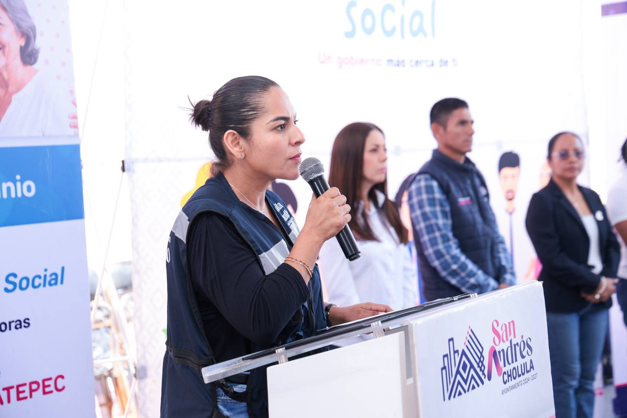 Acerca Lupita Cuautle atención integral a familias de San Francisco Acatepec