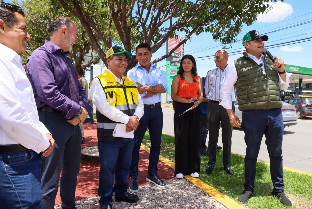 Con maquinaria propia y respaldo federal, Gobierno Estatal transforma vialidades en Puebla
