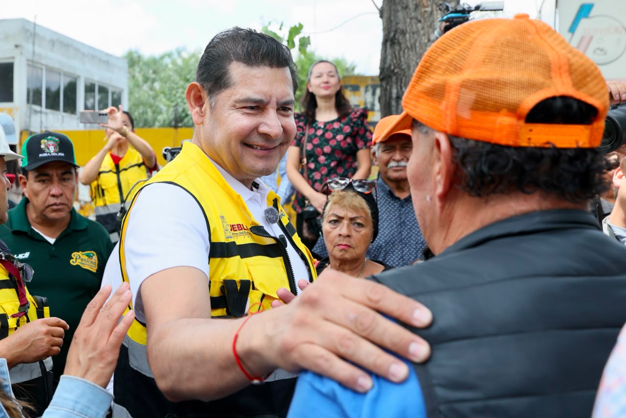 Convoca Gobernador Armenta Mier a organización vecinal para rehabilitación de accesos a colonias