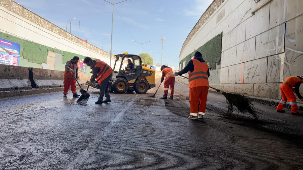 Realiza Gobierno de Pepe Chedraui limpieza en el bajopuente de Bulevar 5 de Mayo y 2 Norte