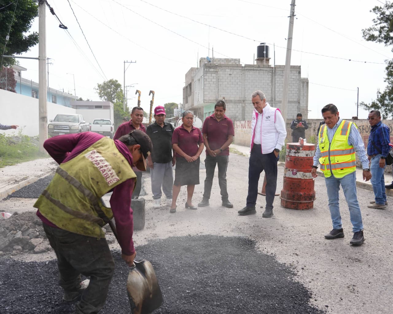 Verifica Pepe Chedraui trabajos de bacheo en San Andrés Azumiatla