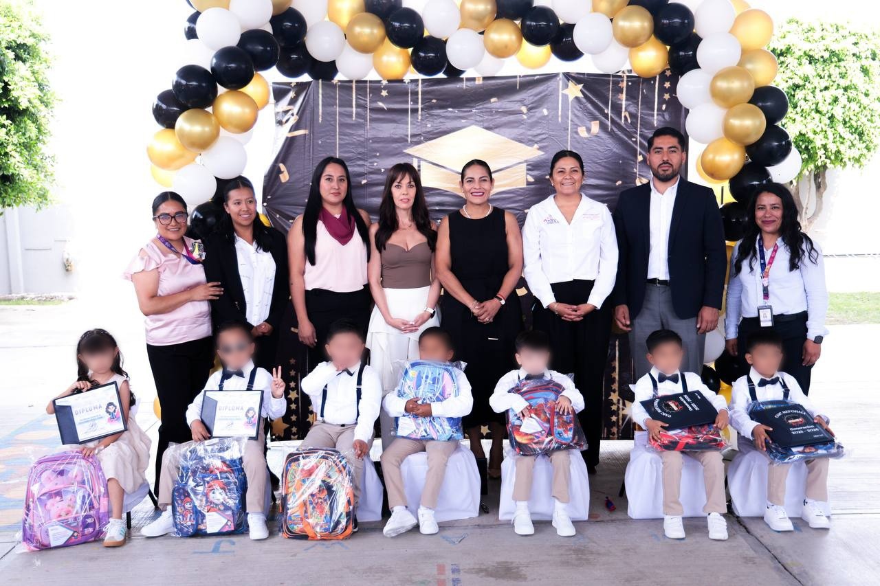 Lupita Cuautle acompaña a estudiantes de San Andrés Cholula en la culminación de su ciclo escolar
