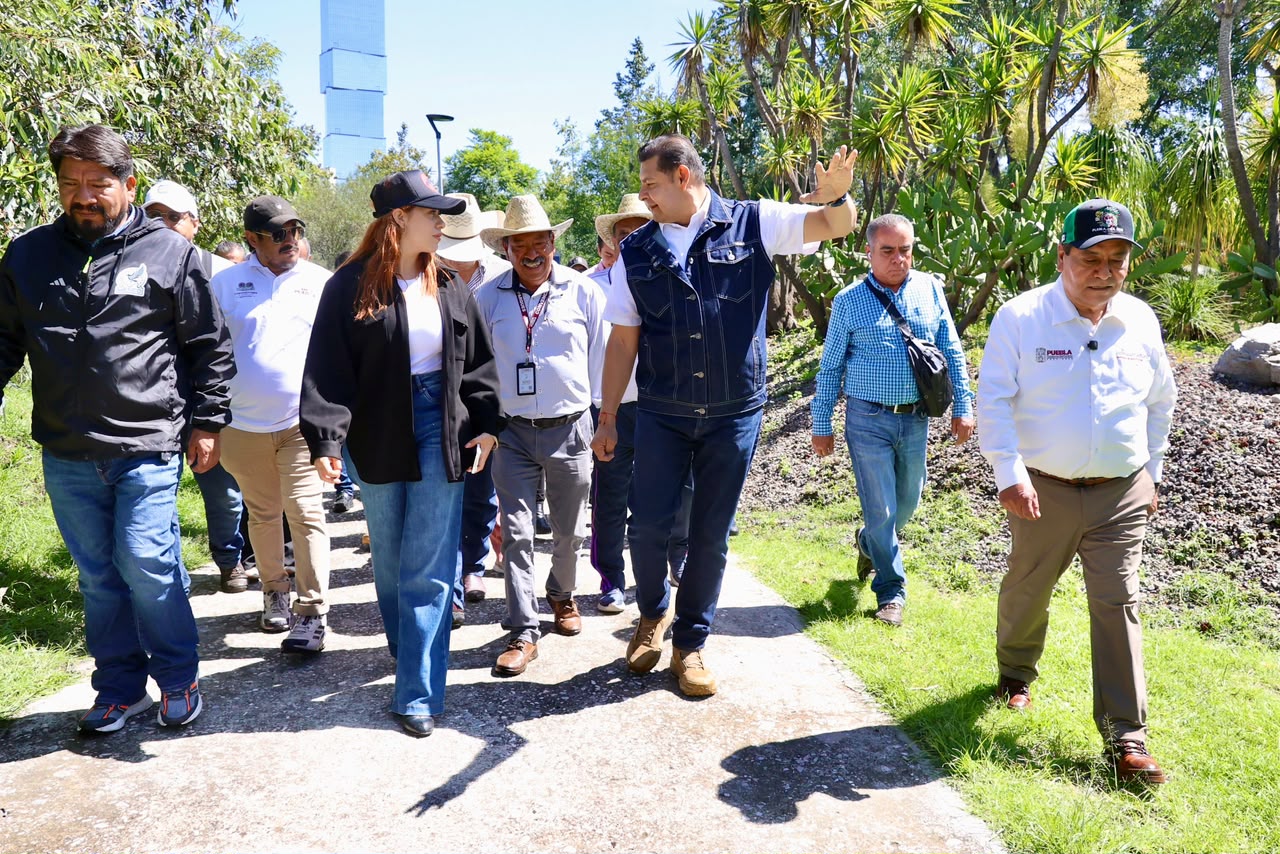 Con obra comunitaria y maquinaria, Gobierno Estatal interviene deslave en Parque Metropolitano
