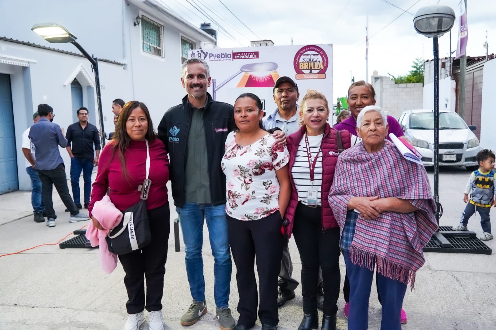 Entrega Gobierno de Pepe Chedraui 540 luminarias LED en Totimehuacán y Barrio San Juan