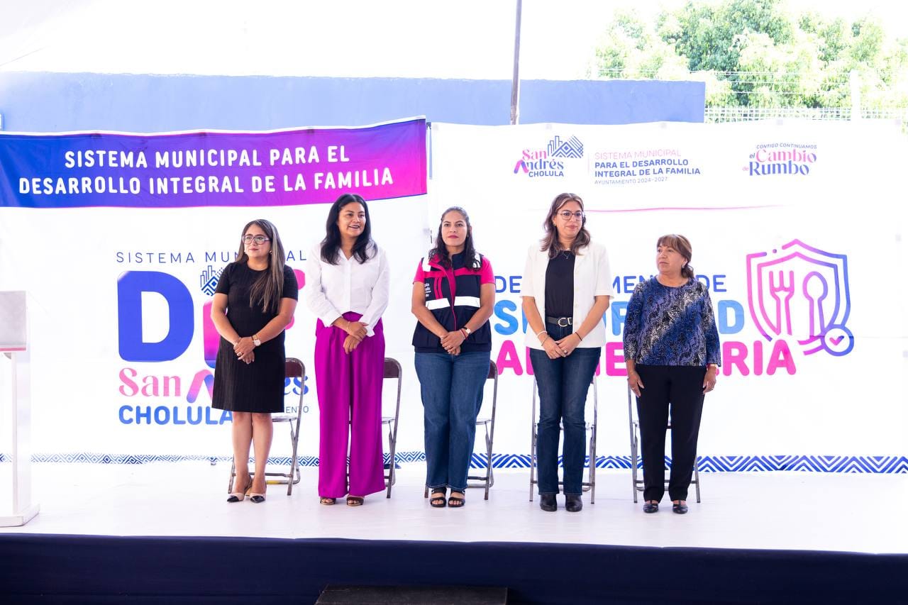Entrega Lupita Cuautle nuevo equipamiento para desayunadores escolares