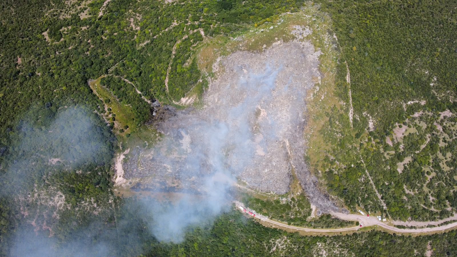 Avanza control del incendio en relleno sanitario de Acatlán