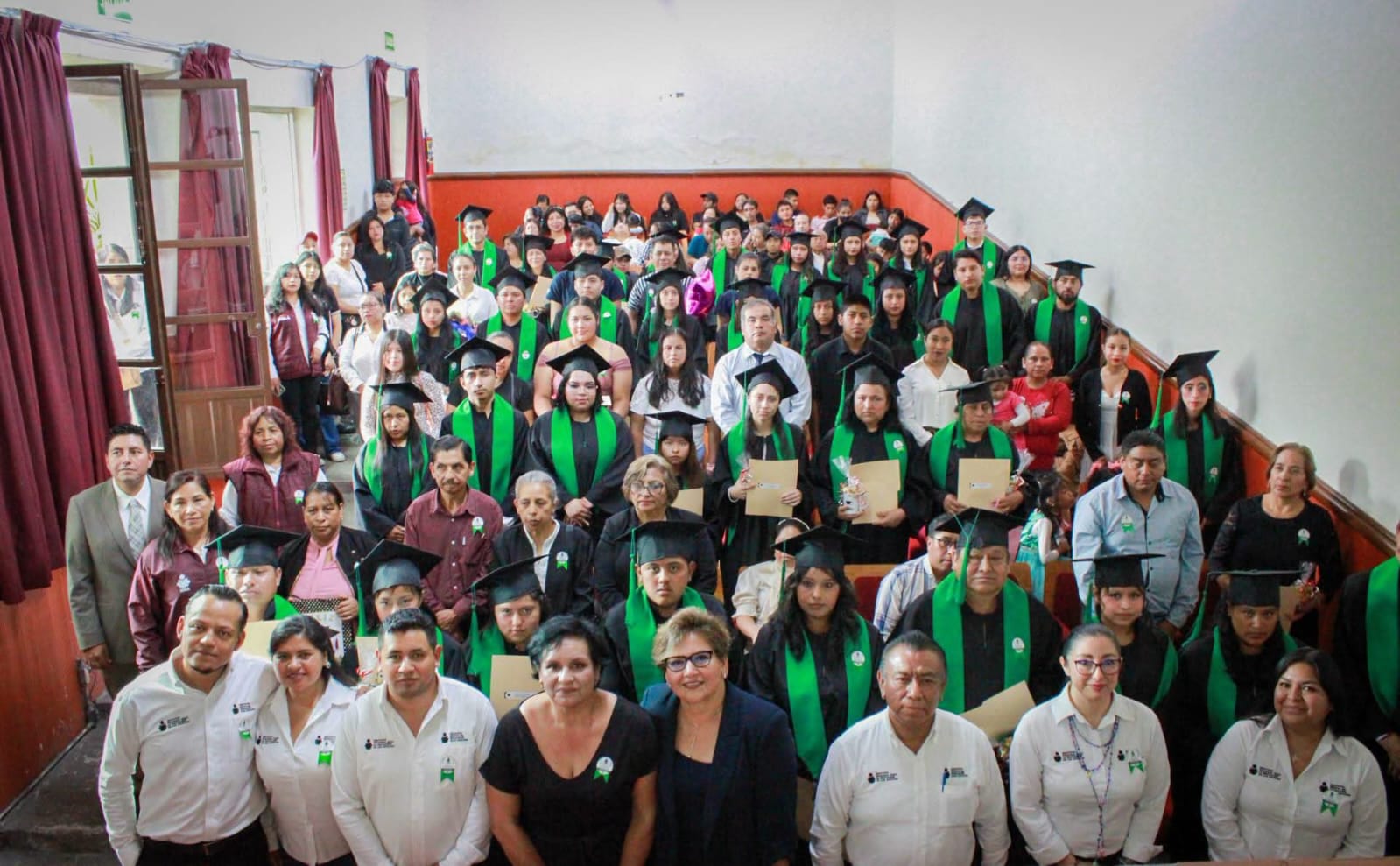 Reconoce Congreso del Estado a docentes de Educación Física del BINE por 30 años de servicio