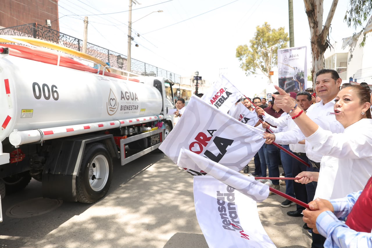 Con pipas del bienestar, gobierno estatal garantiza derecho al agua en colonias