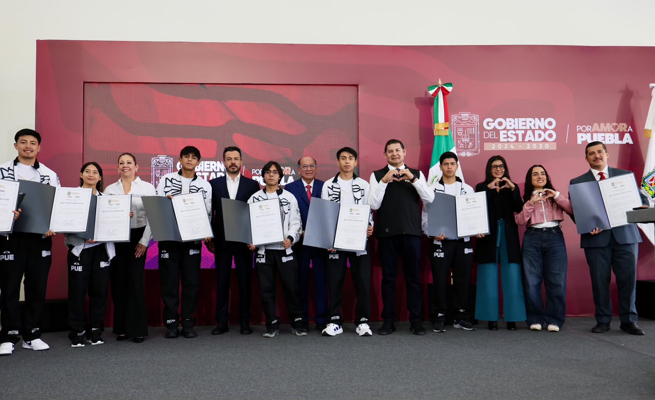 Seis campeones poblanos de kickboxing brillan con el respaldo del gobierno estatal