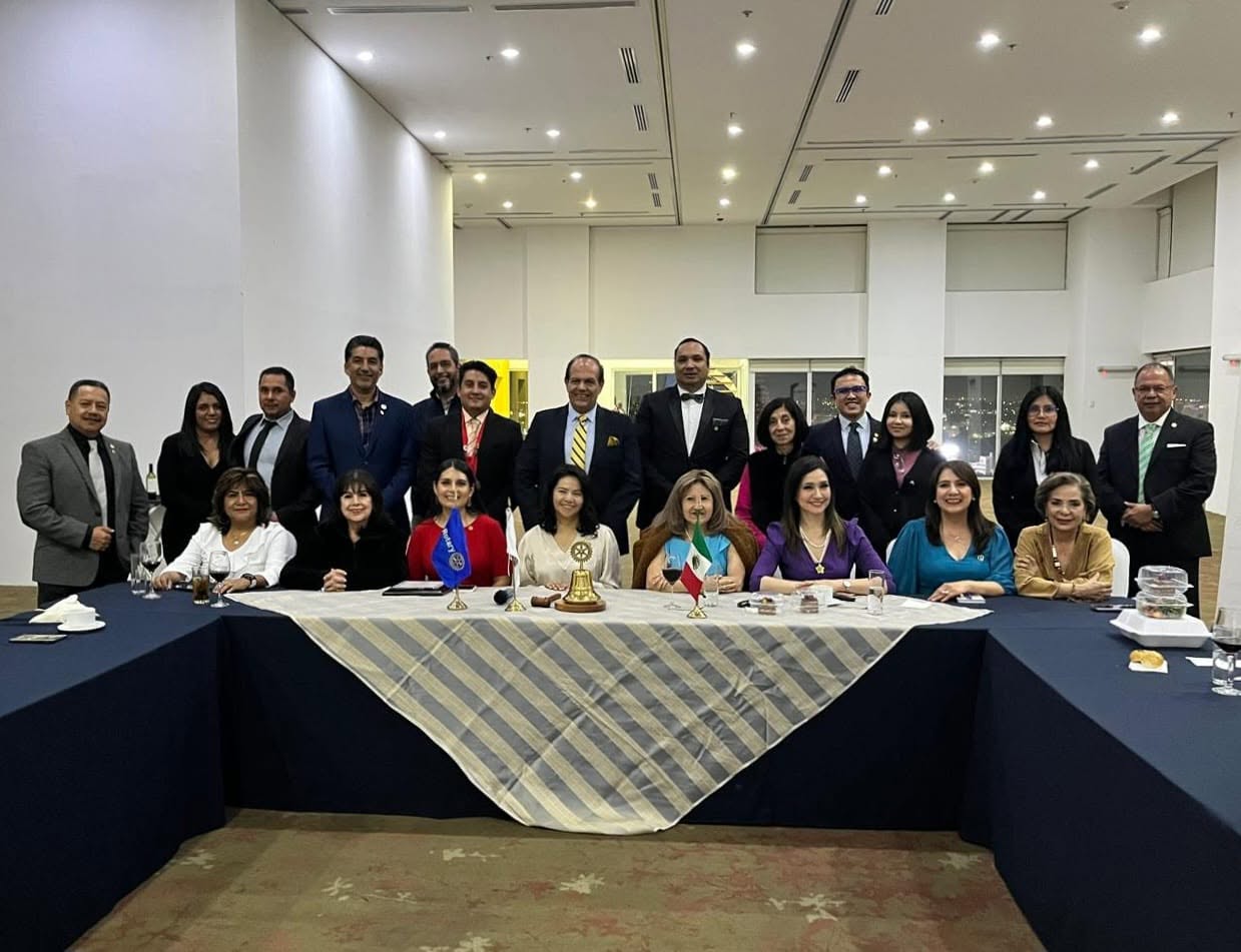 Club Rotario Líderes de Puebla impuso la insignia rotaria a cuatro nuevos socios