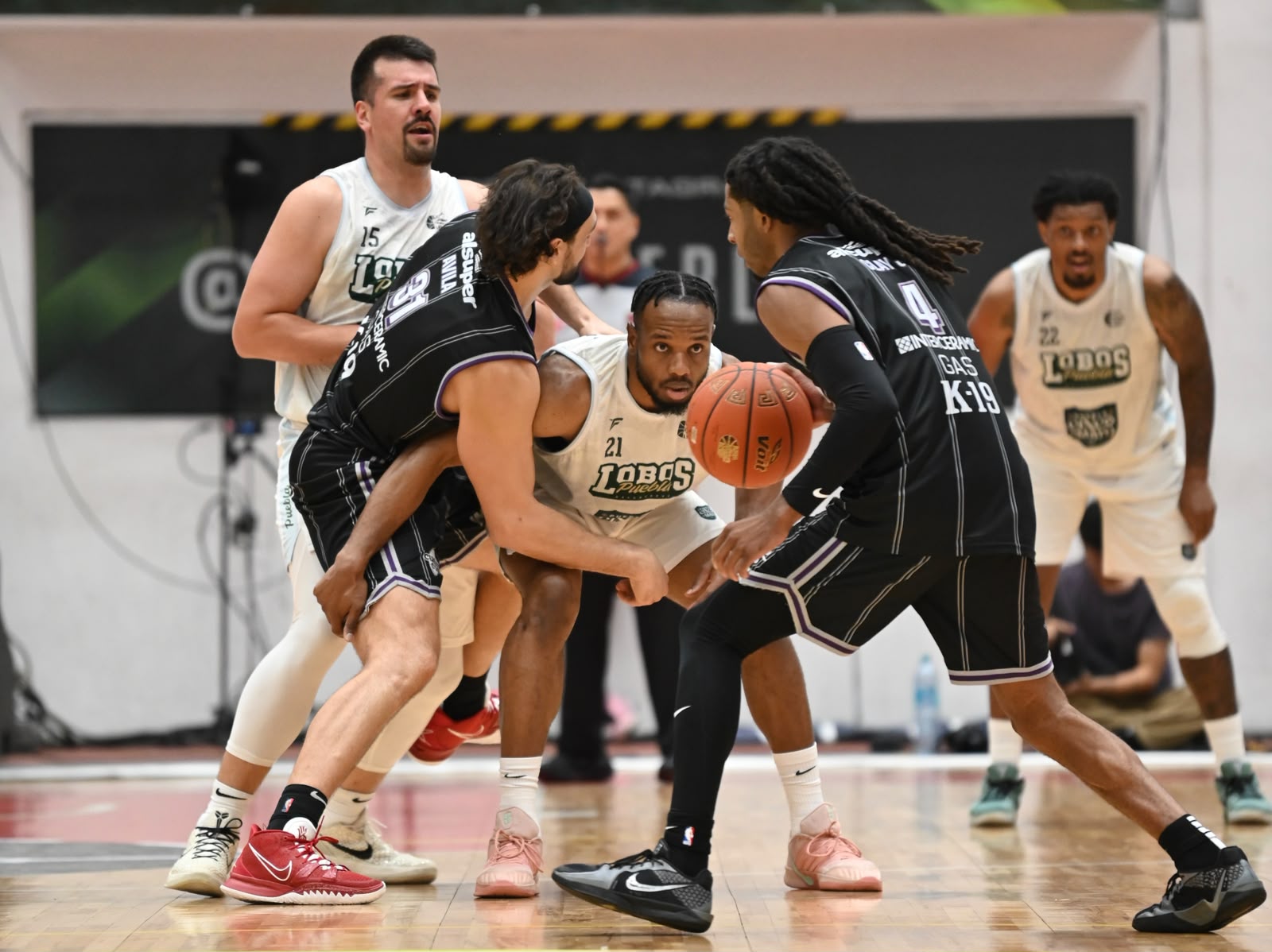 Lobos responde en casa y se lleva la victoria