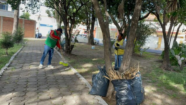 Con jornada de limpieza en parques de la colonia San Manuel, Agua de Puebla se sumó al “Día Mundial de la Limpieza”