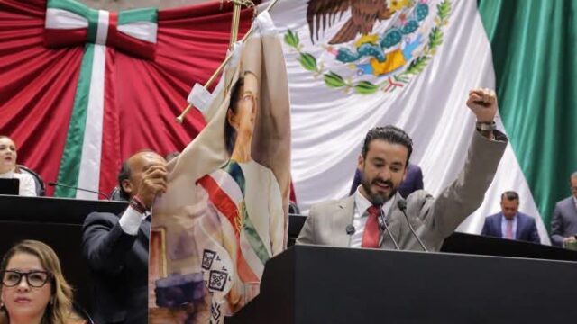 ¡Se pasó de lambiscón! Toño López se luce con Sheinbaum en San Lázaro