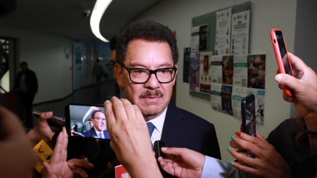 Ignacio Mier evita pronunciarse sobre acusaciones contra exesposo de gobernadora de BCS