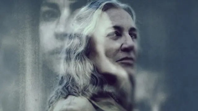 Por qué en ‘Mis muertos tristes’, de Netflix, algunas personas ven, oyen o sienten a seres queridos fallecidos: lo que dice la ciencia
