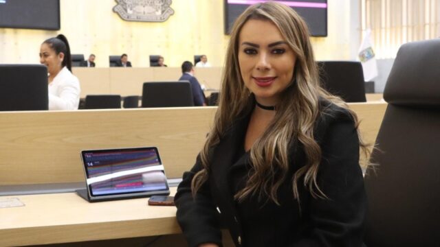 Propone María de la Barreda regular el servicio de valet parking para proteger a usuarios y ordenar el espacio público