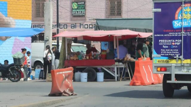 Banquetas, calles y áreas verdes: Puebla va contra 65 invasiones de espacios públicos