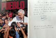 AMLO dedica su libro ‘Pueblo’ a Óscar Flores Jiménez