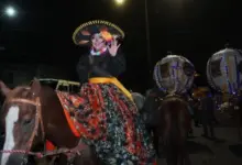 Encabeza Tonantzin Fernández Desfile de Animeros 2026