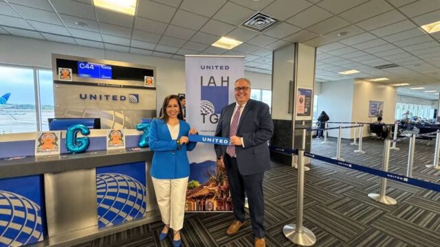 María Elena Orantes encabeza inauguración del vuelo Houston-Chiapas