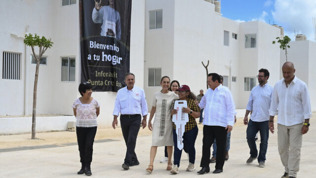 Presidenta Claudia Sheinbaum en entrega de 432 Viviendas para el Bienestar y liquidación de créditos impagables en Umán, Yucatán