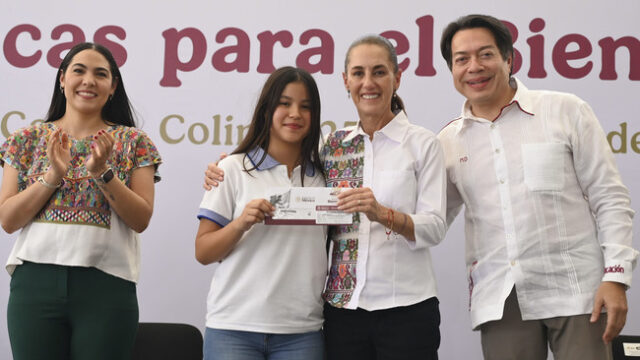Gracias a las Becas para el Bienestar cerca de 400 mil jóvenes estudiarán preparatoria: presidenta entrega beca Benito Juárez en Colima