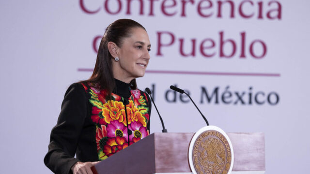 Hay muchos apoyos fiscales al autotransporte como IEPS e ISR; beneficio por peaje será a empresas con ingresos de 250 mdp: presidenta