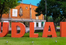 UDLAP recula y reconoce a María Fernanda como exalumna tras protesta por feminicidio