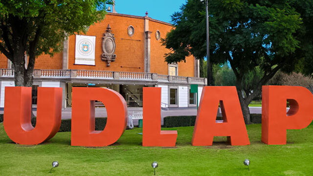 UDLAP recula y reconoce a María Fernanda como exalumna tras protesta por feminicidio